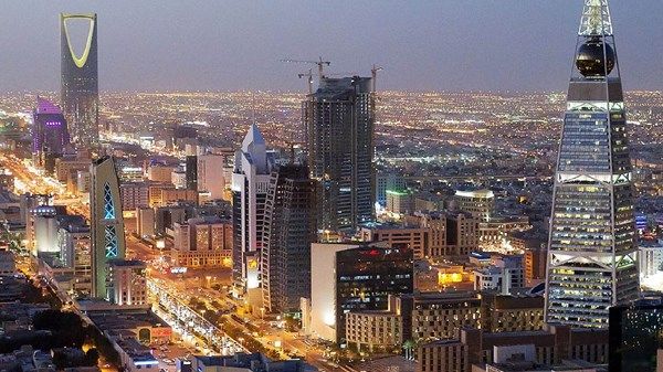 السعودية: 4 مصابين إثر سقوط شظايا اعتراض صاروخ باليستي على موقع سكني