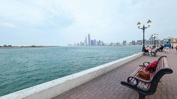 أجواء غائمة وفرص أمطار متفرقة حتى الأحد