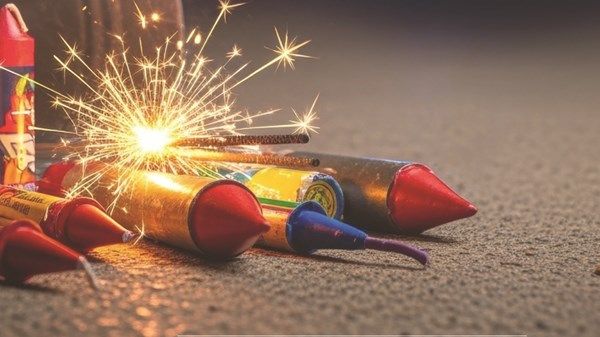 شرطة أبوظبي تحذِّر من مخاطر الألعاب النارية