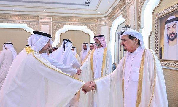 حاكم عجمان وولي عهده يستقبلان المهنئين بعيد الفطر