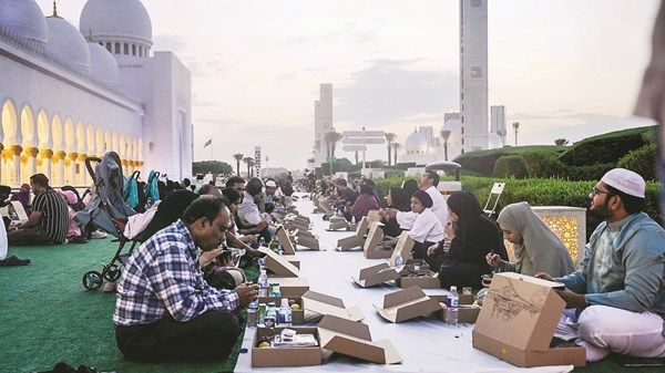 «زايد الخير»: 3.3 مليون مستفيد من برنامج إفطار صائم