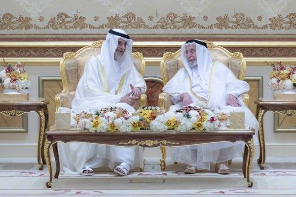 حاكم الشارقة يستقبل المهنئين بعيد الفطر السعيد