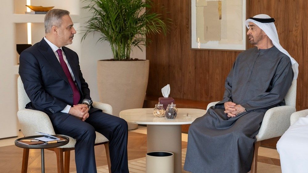 رئيس الدولة يستقبل وزير الخارجية التركي