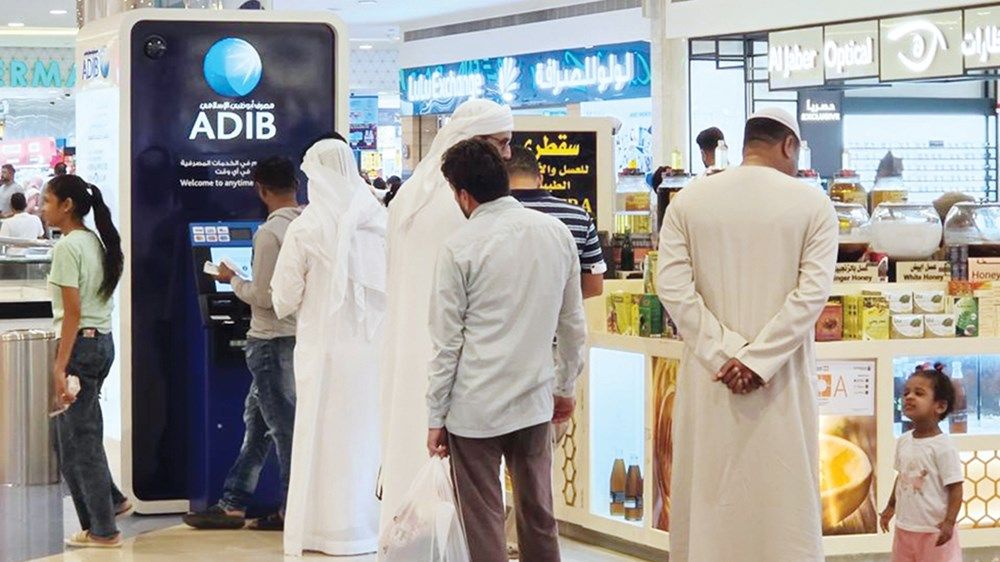 أمان ورخاء.. إقبال كثيف على الأسواق ليلة العيد