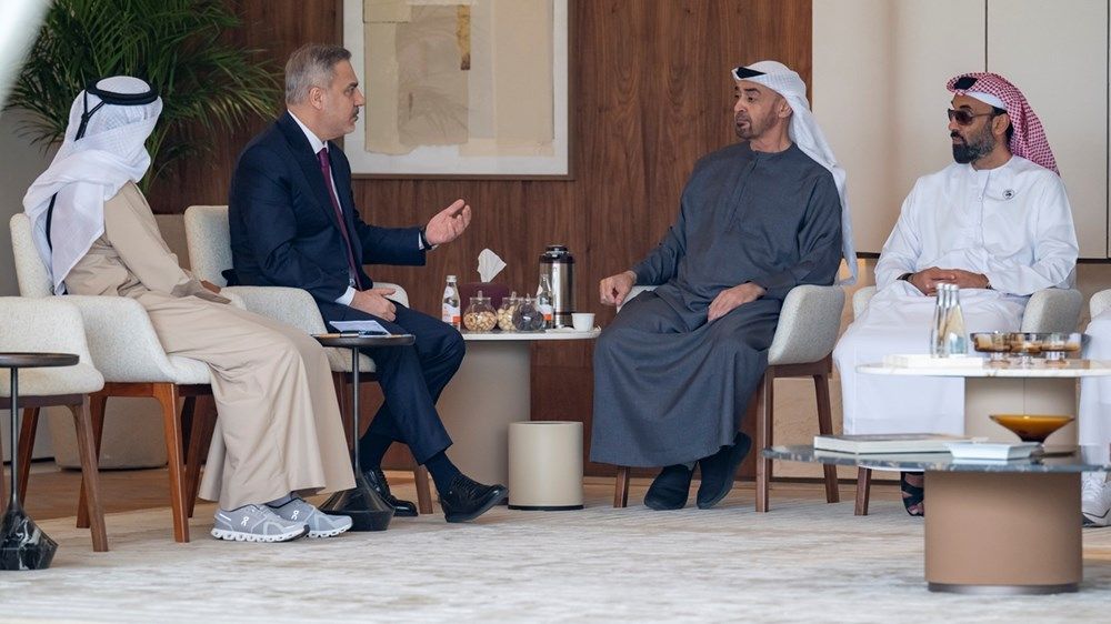 رئيس الدولة يستقبل وزير الخارجية التركي