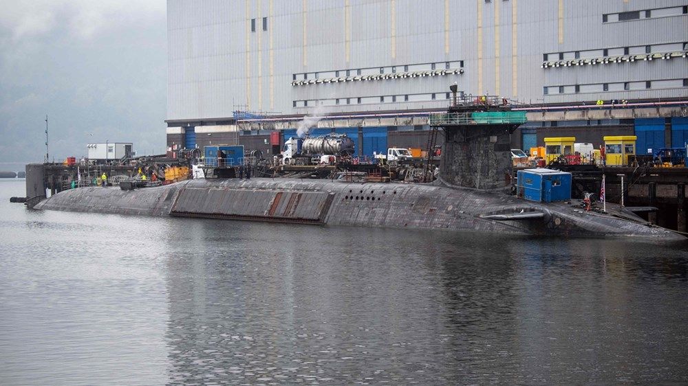 بريطانيا تعتقل شخصين حاولا دخول قاعدة غواصات نووية