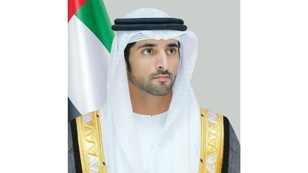 حمدان بن محمد يوجّه باعتماد مسمى «صانعة جيل» بدلاً من «ربّة منزل»