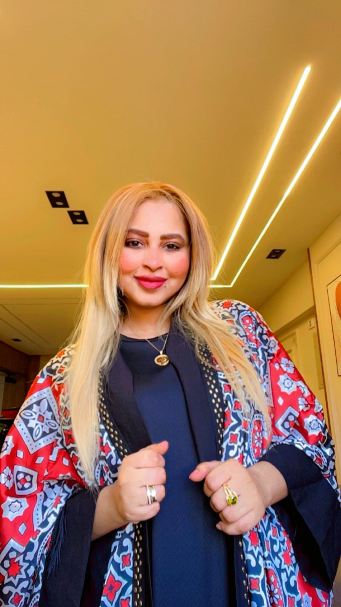 شاهد.. مشجعة الهلال السوداني الحسناء “سماحة” تبهر متابعيها بصورها في العيد وتتباهى بجمالها: (أنا احلي من جورجينا وشاكيرا)