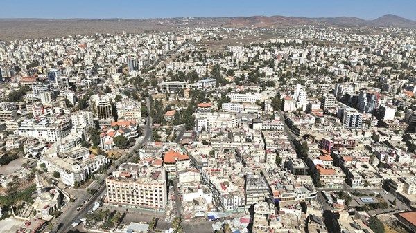 إسرائيل تقصف بنى عسكرية في سوريا.. ودمشق تندّد