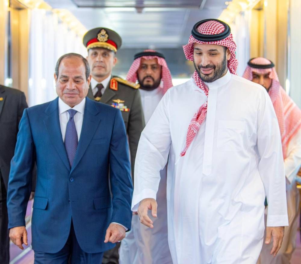 الرئيس المصري يصل جدة وولي العهد في مقدمة مستقبليه