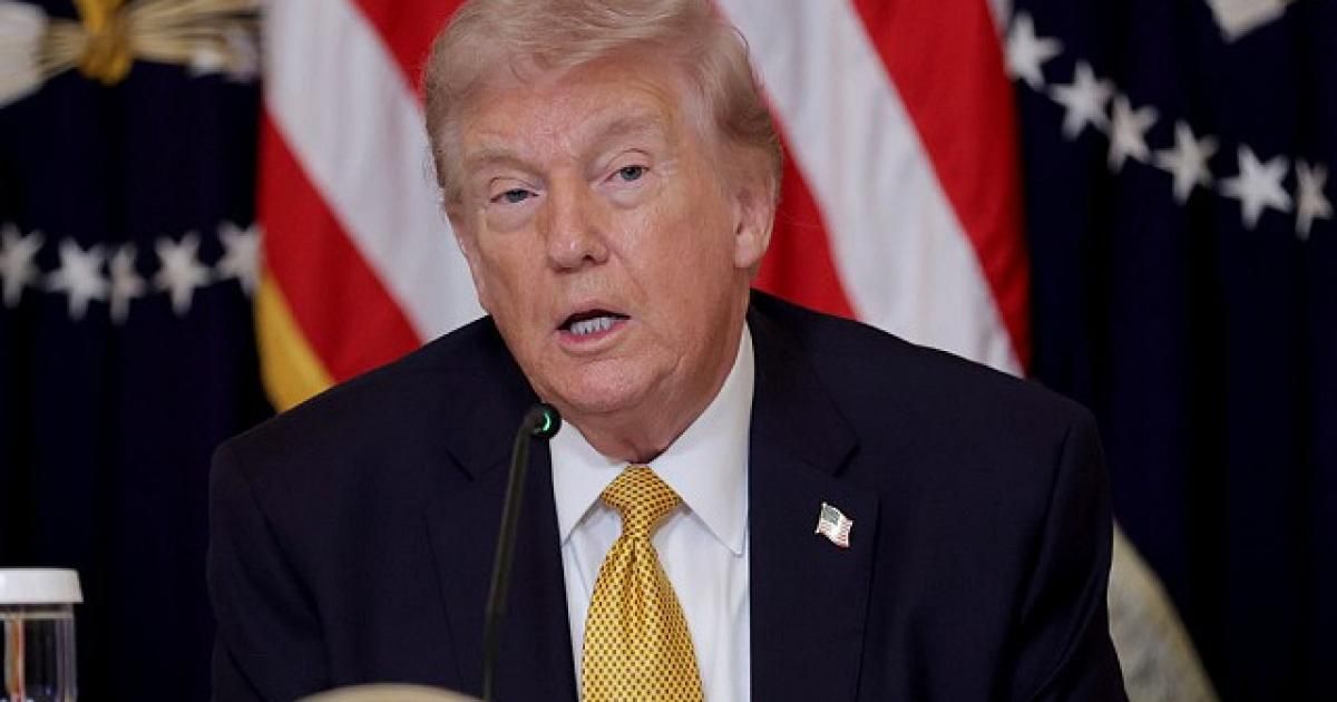 ترامب يهدد إيران بضرب محطات الطاقة إذا لم تفتح مضيق هرمز