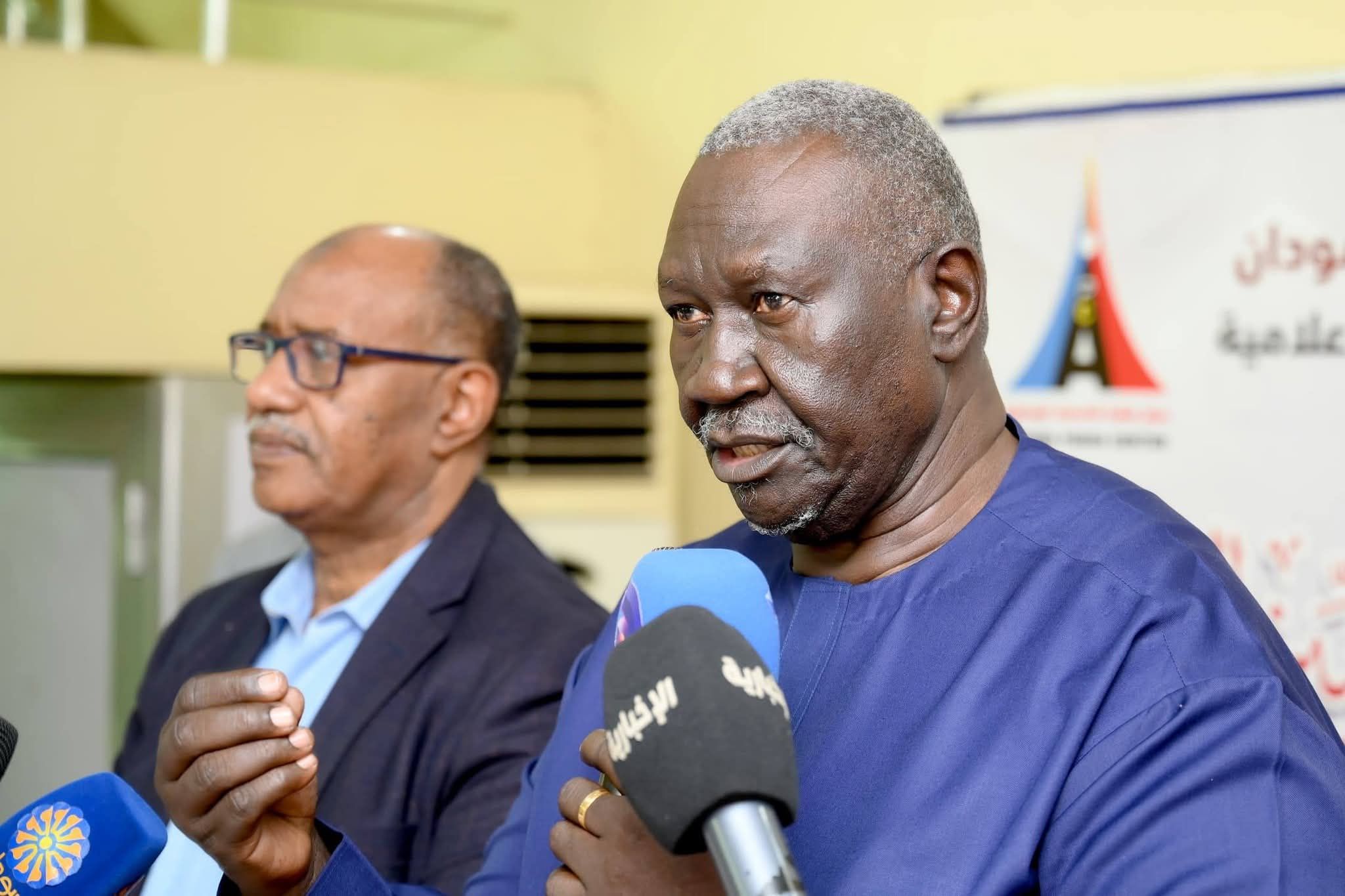 عقار: الإعلاميين قاموا بدور كبير في تعبئة الرأي العام وإبراز الحقائق للشعب