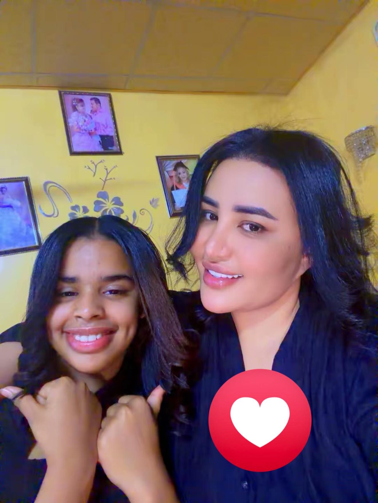 بالصورة.. الناشطة وسيدة الأعمال الشهيرة رانيا الخضر تثير غضب جمهور الهلال بعد خسارة الفريق ووداعه الأبطال: (الهلال لو هر ما بجيب كاس من بره)