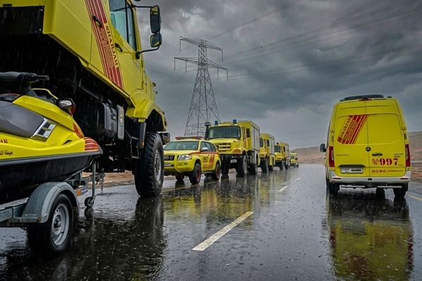 "الشارقة للدفاع المدني" تكثف استعداداتها مع استمرار حالة عدم الاستقرار الجوي