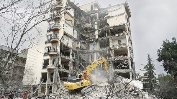 إسرائيل توسع ضرباتها الجوية ضد إيران