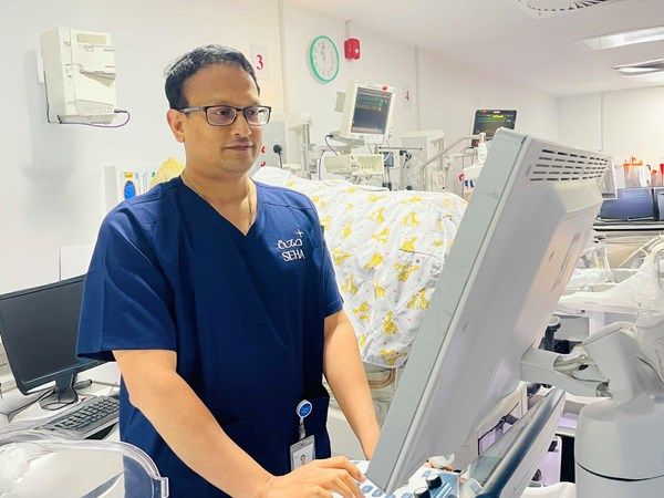 فريق طبي بأبوظبي يشخص مبكراً حالة مرضية نادرة لمولود جديد