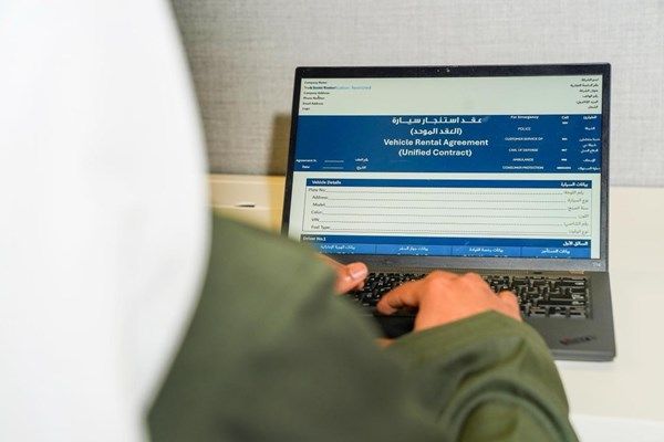 «طرق دبي» توعي الجمهور بالعقد الموحّد لمكاتب تأجير السيارات