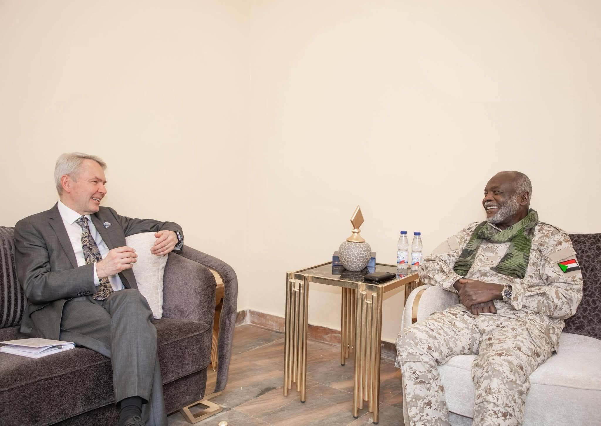 جبريل يلتقي المبعوث الشخصي للأمين العام للأمم المتحدة إلى السودان