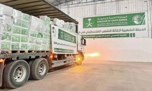 قافلة مساعدات إنسانية تصل غزة بدعم مركز الملك سلمان للإغاثة لتعزيز الأمن الغذائي