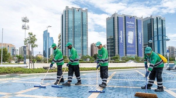 12 تدبيراً وإجراءً احترازياً لسلامة العمال أثناء الأمطار