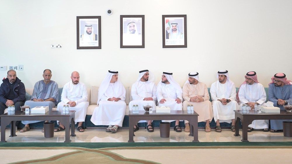 سيف بن زايد يقدِّم واجب العزاء في وفاة الشهيد محمد أزنيبلة