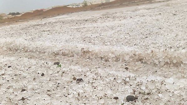 أمطار متفاوتة وشلالات جبلية في رأس الخيمة