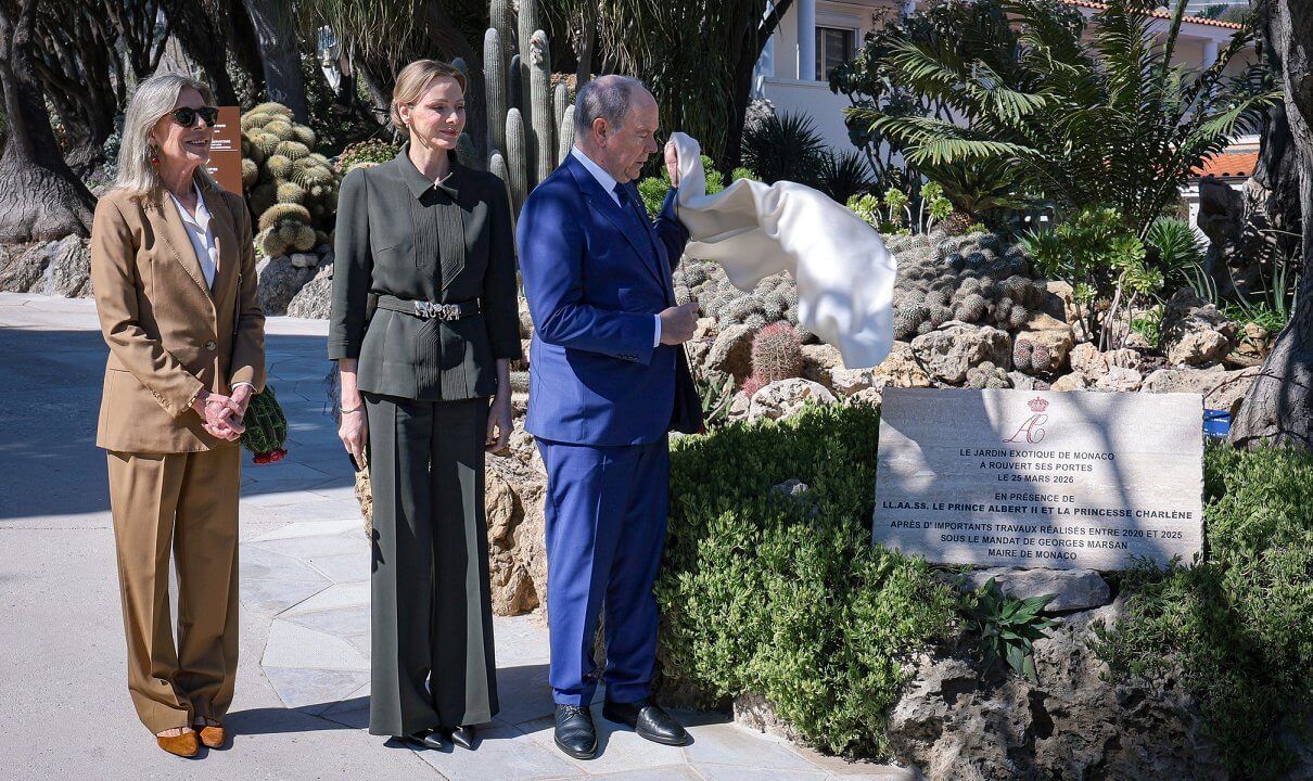 بالصور- بلمسة لبنانية أنيقة… الأميرة شارلين تتألق في افتتاح “الحديقة الغريبة” بموناكو