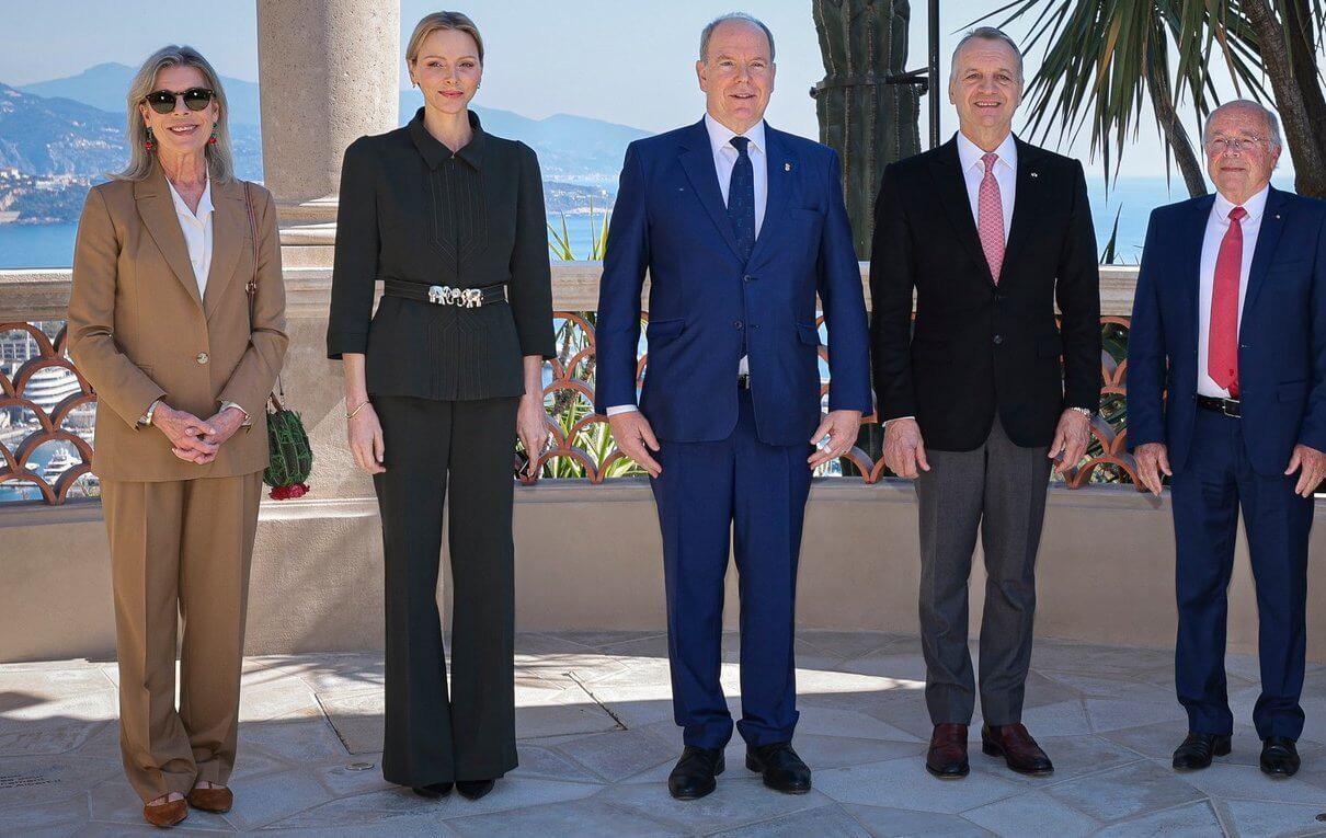 بالصور- بلمسة لبنانية أنيقة… الأميرة شارلين تتألق في افتتاح “الحديقة الغريبة” بموناكو