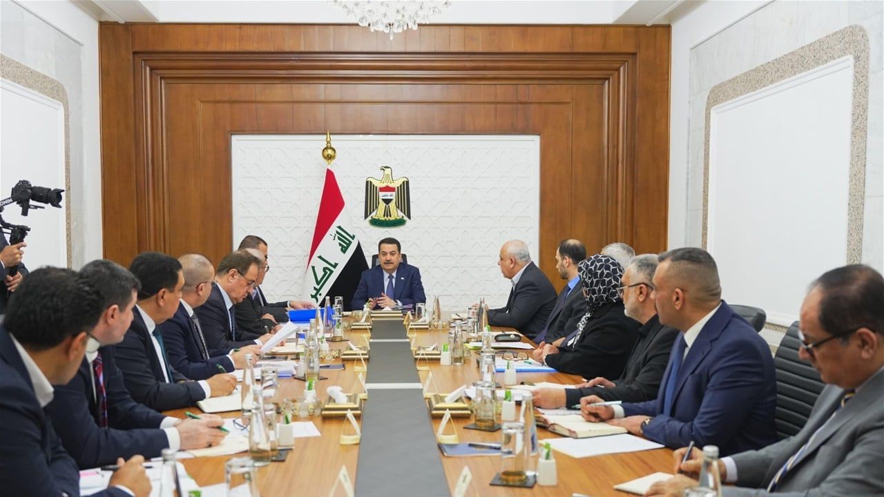 رئيس الوزراء يوجه باجراءات بشان معرقلي التحول نحو الدفع الالكتروني