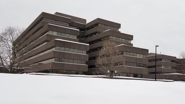 كندا تفرض عقوبات على أفراد وكيانات تابعة لإيران