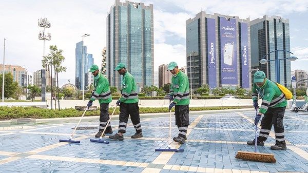 جهود ميدانية مكثفة في أبوظبي للتعامل مع آثار الحالة الجوية