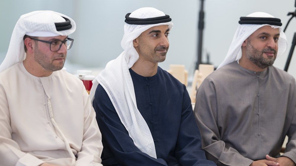 رئيس الدولة وجوني إيرنست عضوة مجلس الشيوخ الأميركي يبحثان التطورات الإقليمية