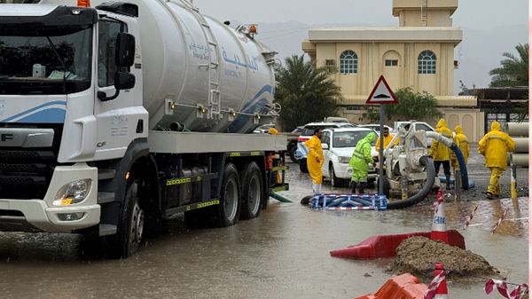 «دبا الحصن» تستعيد انسيابية السير وتعيد المدينة لأجمل صورة