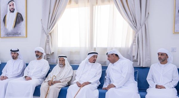 حاكم عجمان وولي عهده يقدّمان واجب العزاء في وفاة خلفان القمزي