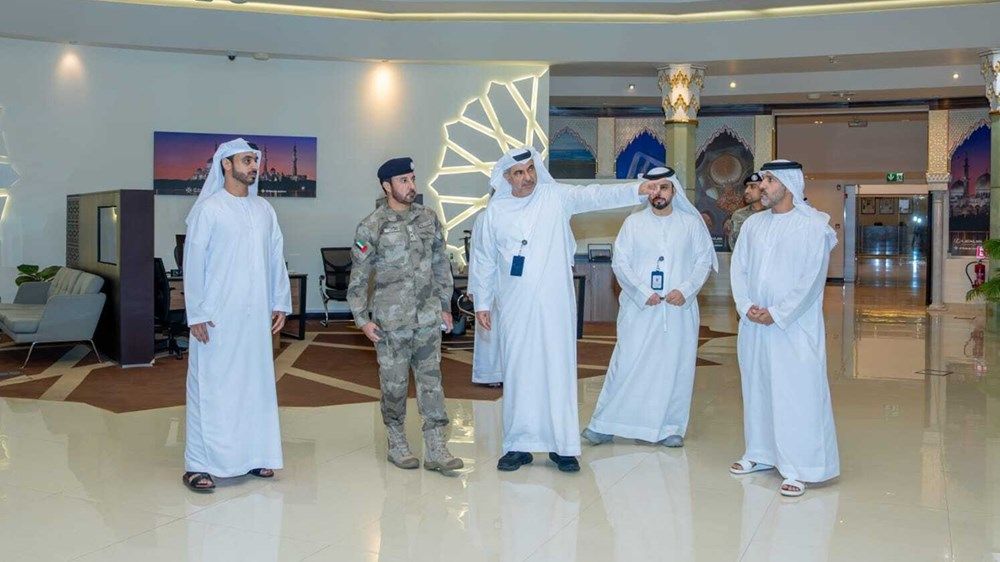 رئيس فريق إدارة الطوارئ والأزمات في أبوظبي يطلع على مستوى الجاهزية في التعامل مع مستجدات الأوضاع