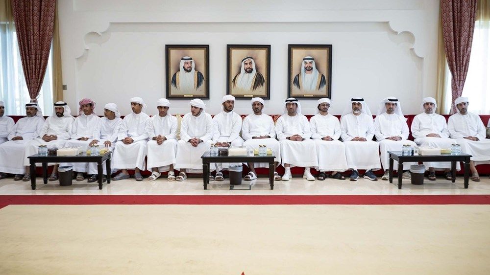 هزاع بن زايد يُقدم واجب العزاء في وفاة فاطمة بنت مطر بن عميرة الشامسي