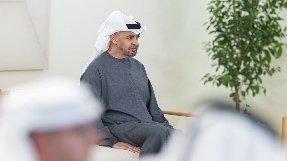 رئيس الدولة وجوني إيرنست عضوة مجلس الشيوخ الأميركي يبحثان التطورات الإقليمية