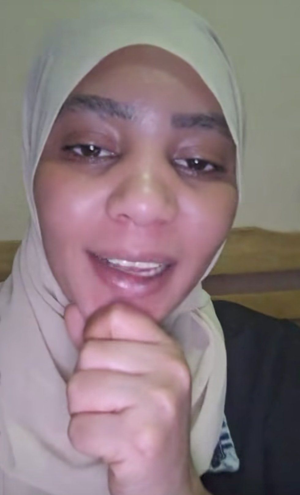 شاهد بالصورة والفيديو.. سودانية تحكي قصتها المؤثرة: (أبوي وأمي اتطلقوا وجدعوني ودمروا حياتي)