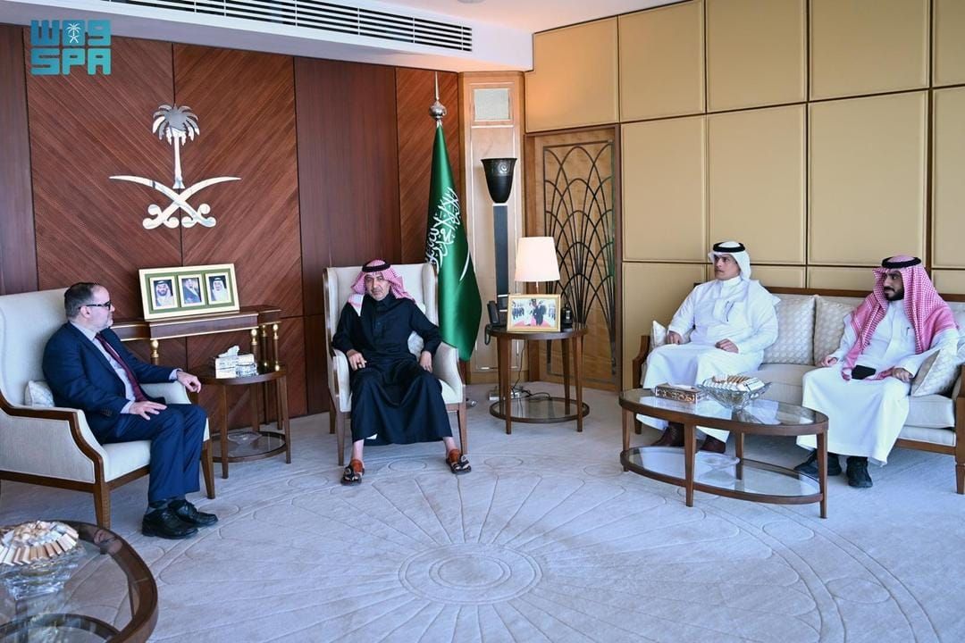 سفير السعودية في مصر يبحث التعاون مع الأونروا لدعم اللاجئين الفلسطينيين