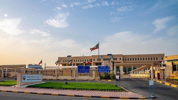 الكويت: هجوم إيراني يستهدف محطة للقوى الكهربائية وتقطير المياه ويودي بحياة عامل