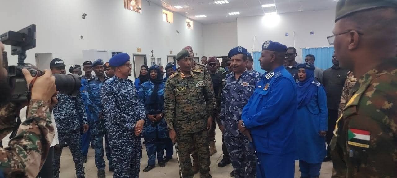 البرهان يتفقد مستشفى الرباط ويوجّه بتطوير الخدمات الطبية الشرطية