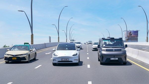 بدء التشغيل التجاري للتاكسي ذاتي القيادة في منطقتي أم سقيم وجميرا بدبي