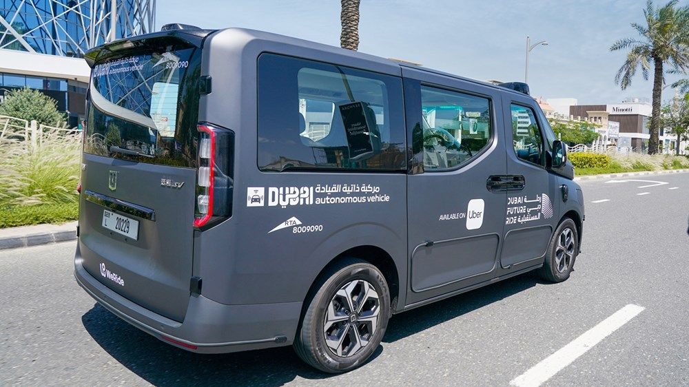 بدء التشغيل التجاري للتاكسي ذاتي القيادة في منطقتي أم سقيم وجميرا بدبي