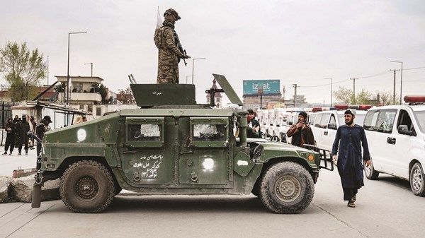باكستان وأفغانستان تتبادلان قصفاً مدفعياً مكثفاً