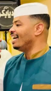 شاهد بالفيديو.. فنان “ربابة” سوداني يثير تفاعل الجمهور بعد ترديده أغنياته الشهيرة (صورة وصوت) في حفل حاشد بالسعودية