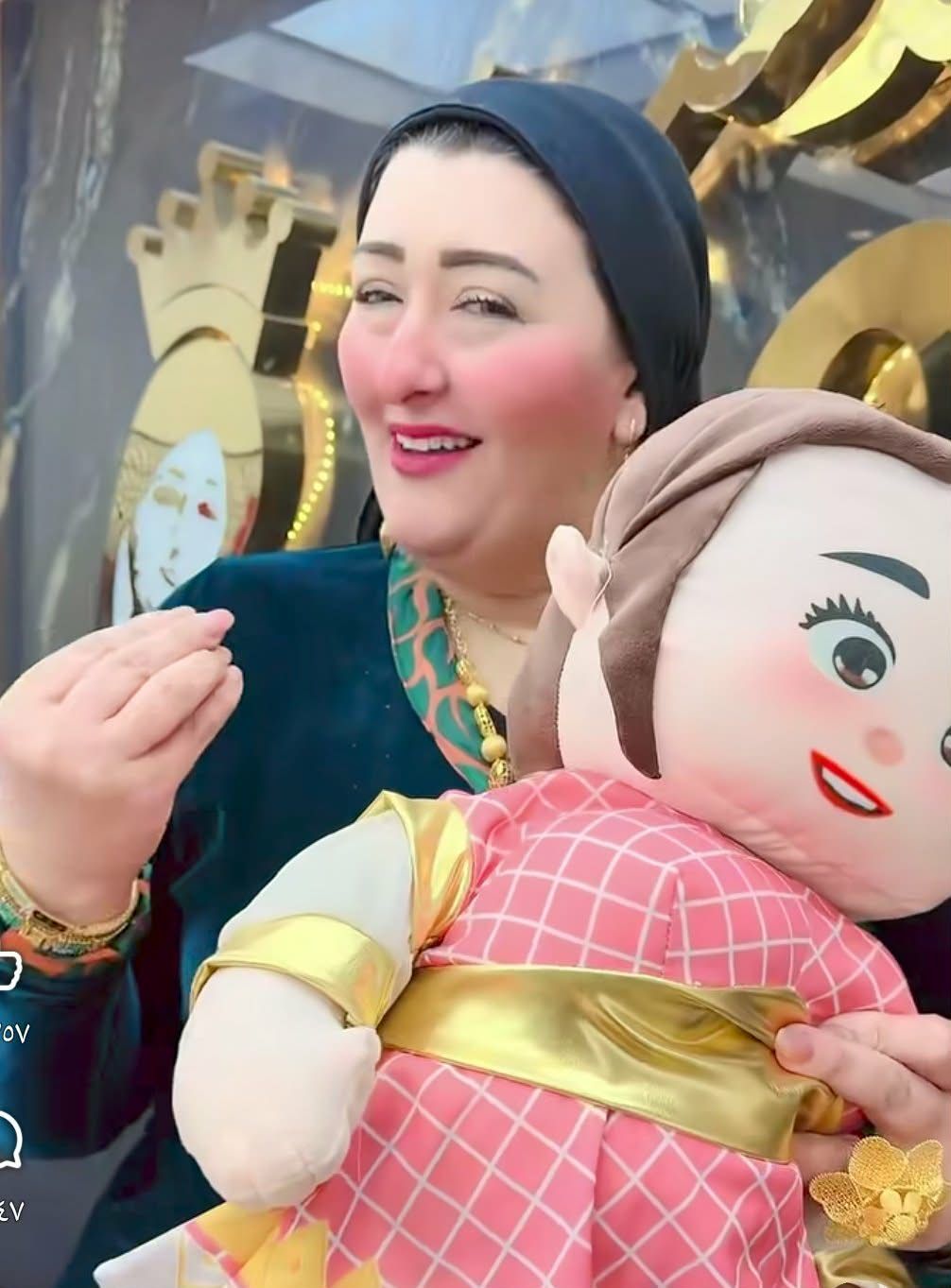 شاهد بالصورة والفيديو.. سيدة الأعمال المصرية الشهيرة “أميرة الذهب” تتفاعل مع الأغنية السودانية “الترند”: (أنا واحدة واقعية)