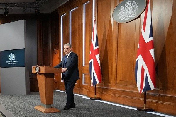 ستارمر: بريطانيا تنظم اجتماعاً دولياً بشأن مضيق هرمز