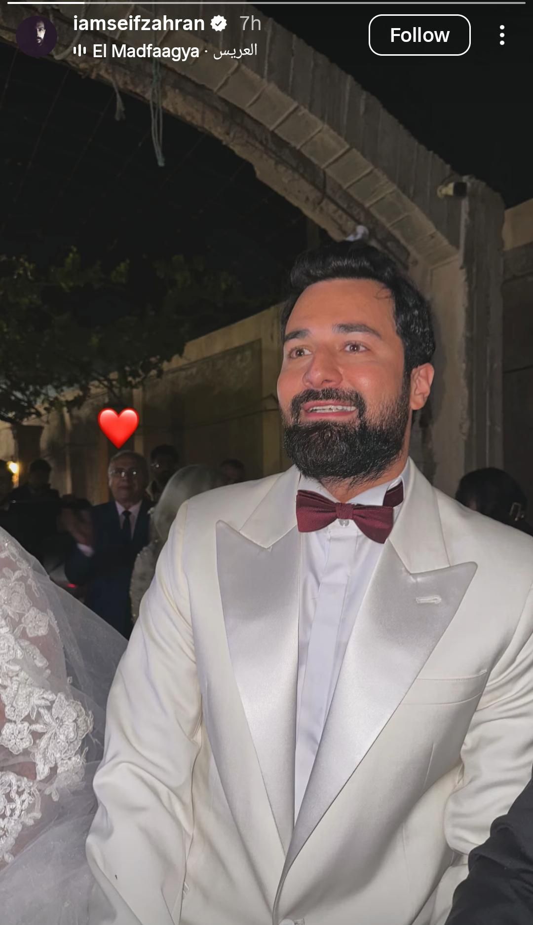 بالصور- بدلة زفاف وعروس غامضة.. حقيقة زواج أحمد حاتم تُحيّر الجمهور