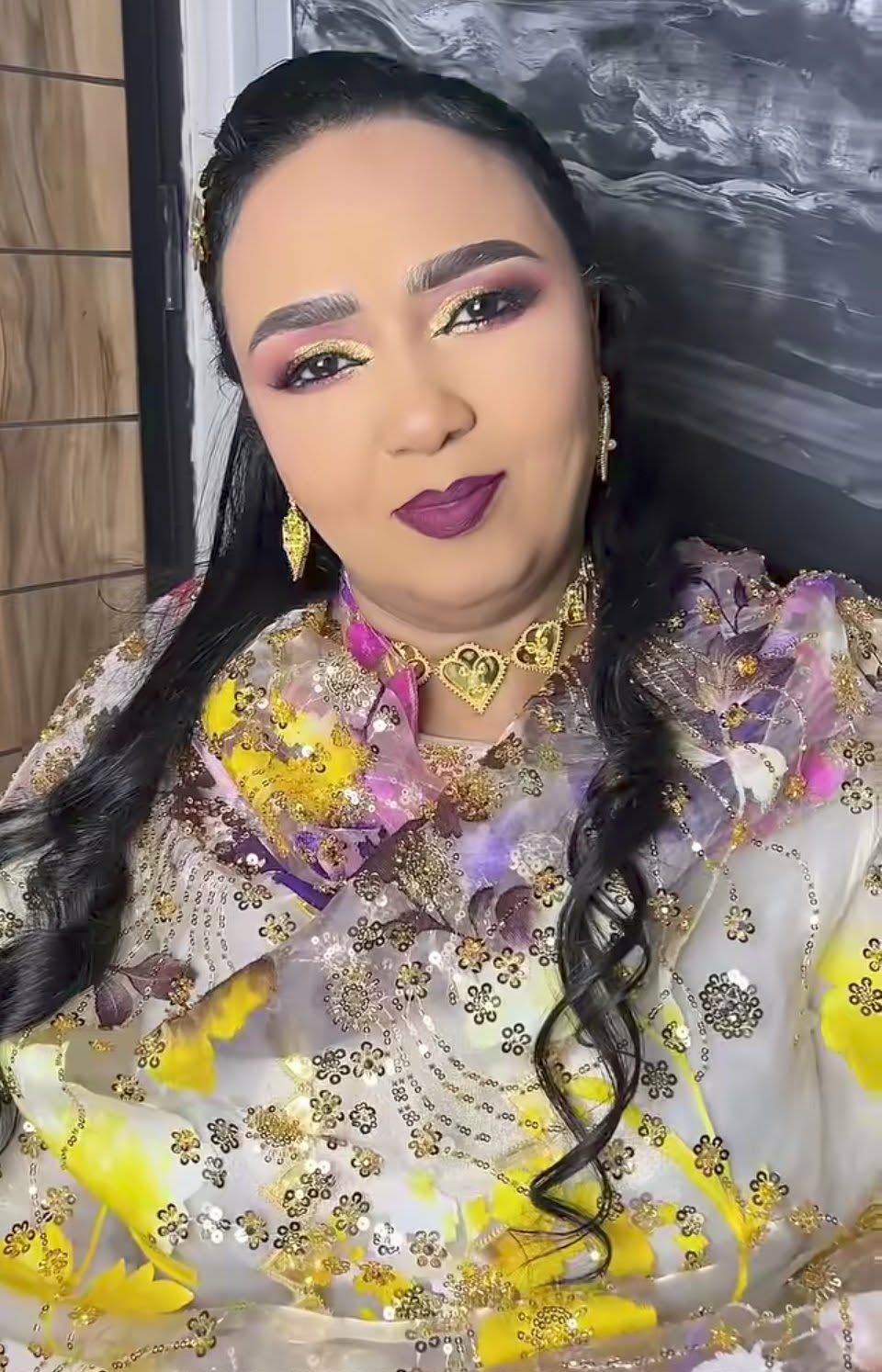 شاهد بالصورة والفيديو.. شبيهة هدى عربي تستعرض جمالها على أنغام ندى القلعة وساخرون: (شن جاب الكيكة للويكة وما استخرتي نهائي)