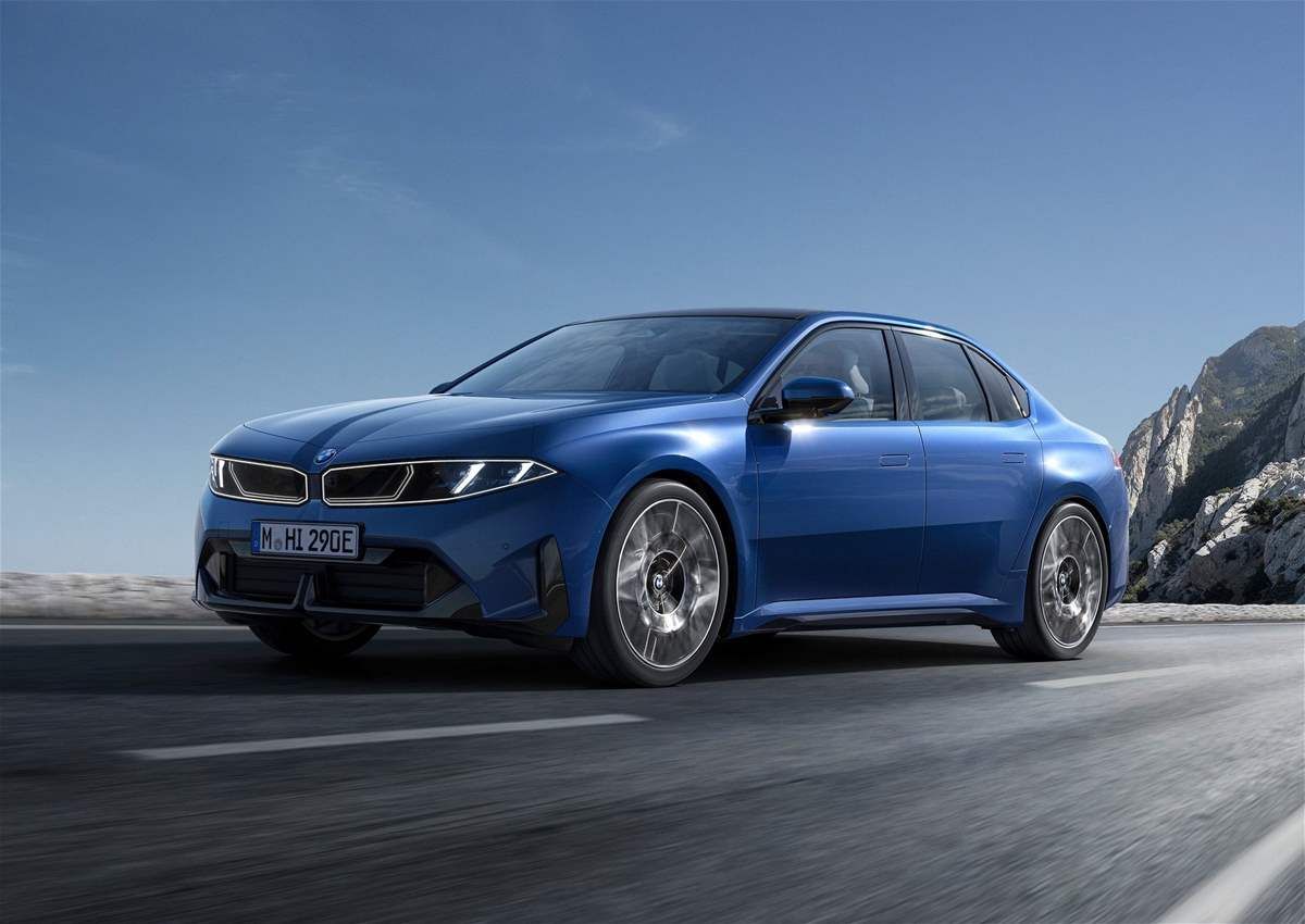 بي أم دبليو i3 الجديدة: ثورة رقمية أو مبالغة كهربائية ببدلة الفئة الثالثة؟